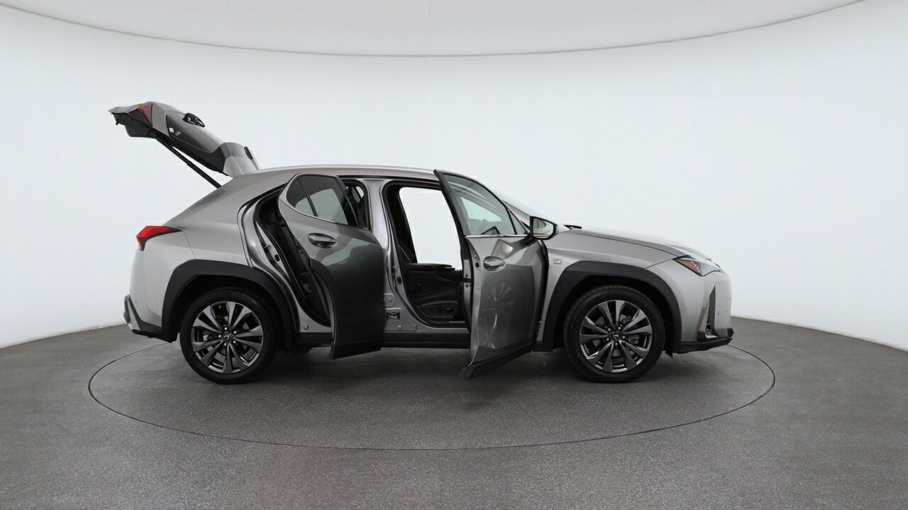 Lexus Ux image 4