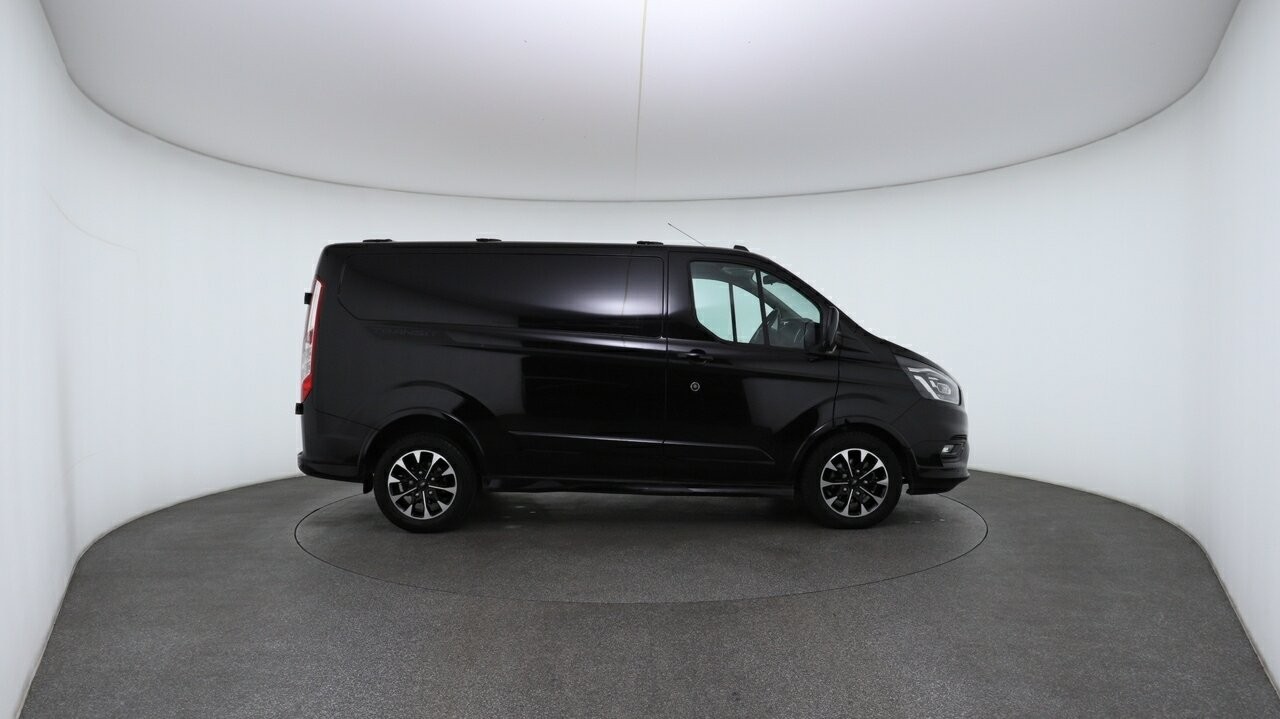 Ford Transit Custom image 3