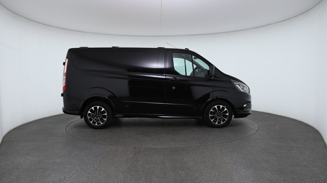 Ford Transit Custom image 3