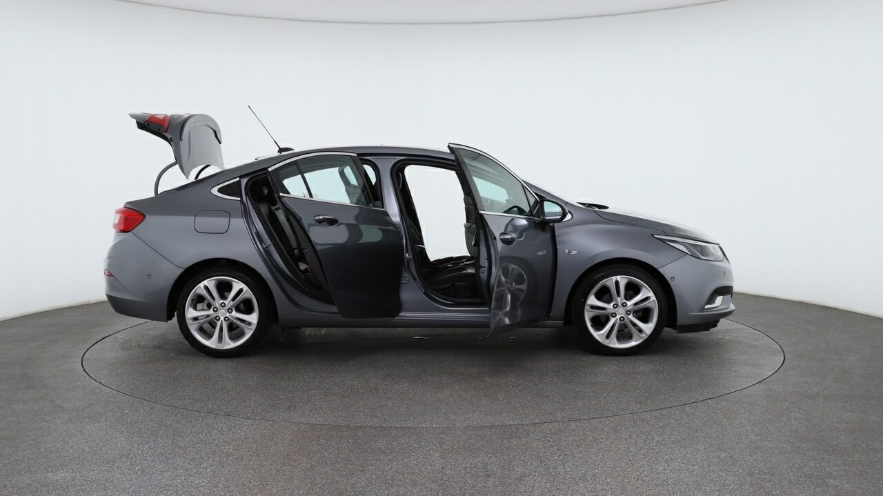 Holden Astra image 4