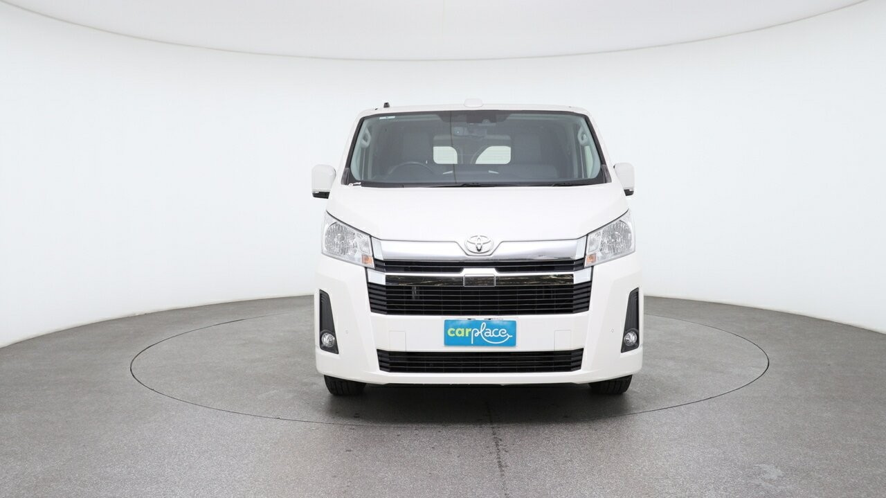 Toyota Hiace image 3
