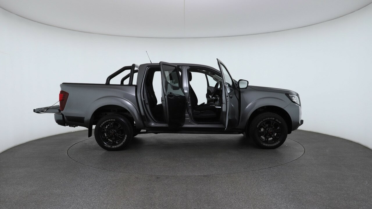 Nissan Navara image 4