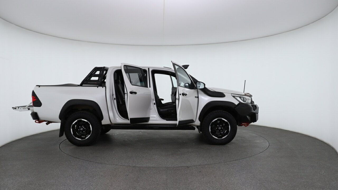 Toyota Hilux image 4