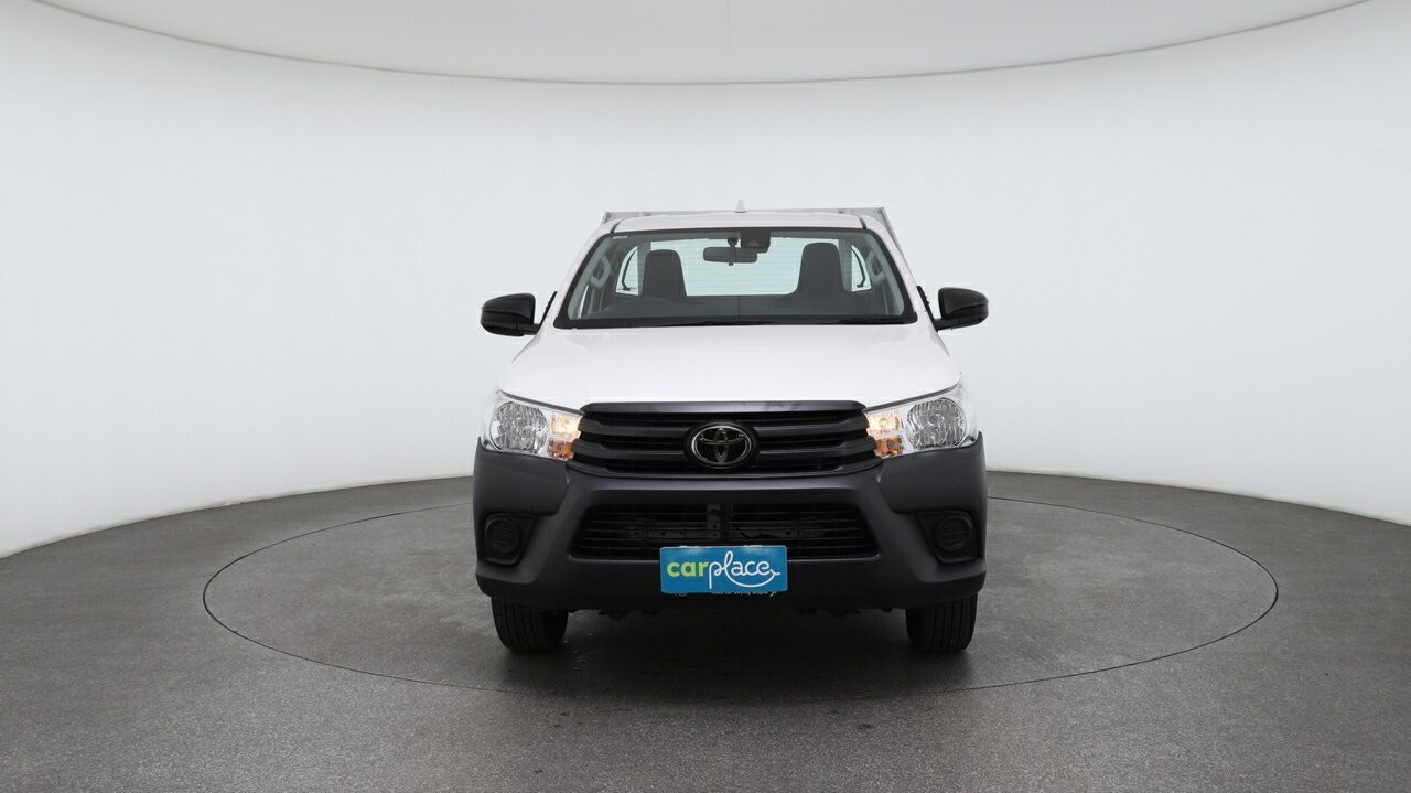 Toyota Hilux image 2