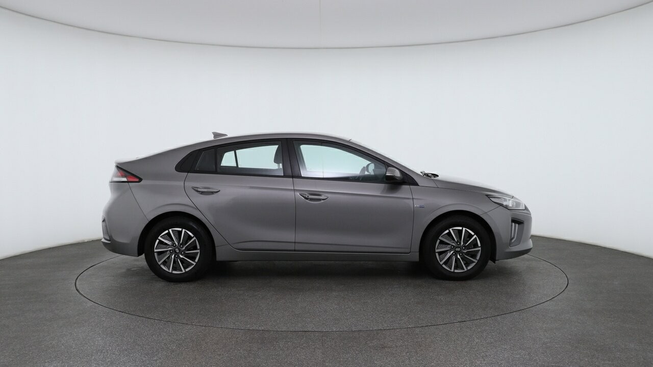 Hyundai Ioniq image 3