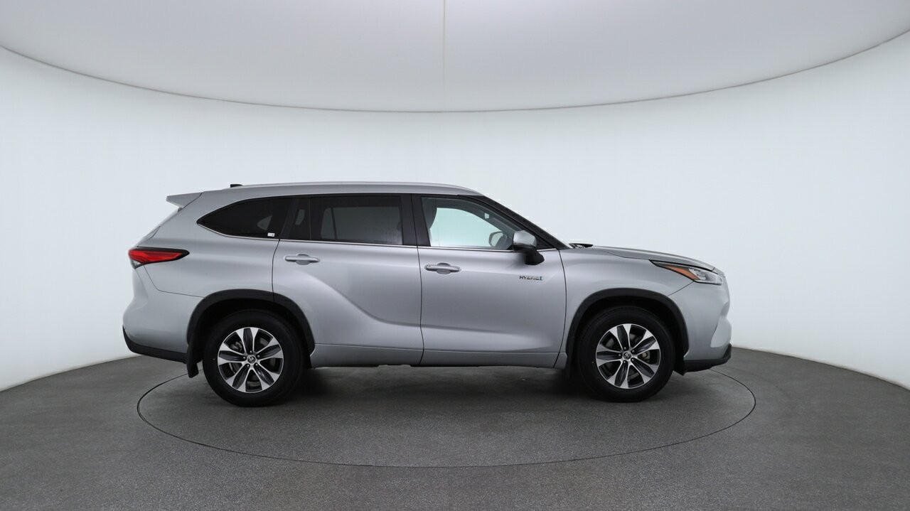 Toyota Kluger image 3