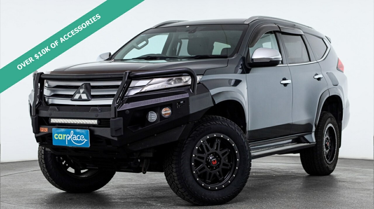 Mitsubishi Pajero Sport image 1