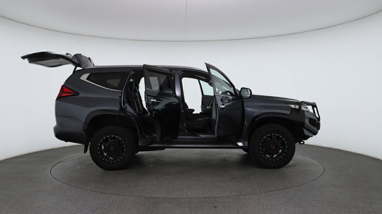 Mitsubishi Pajero Sport image 4