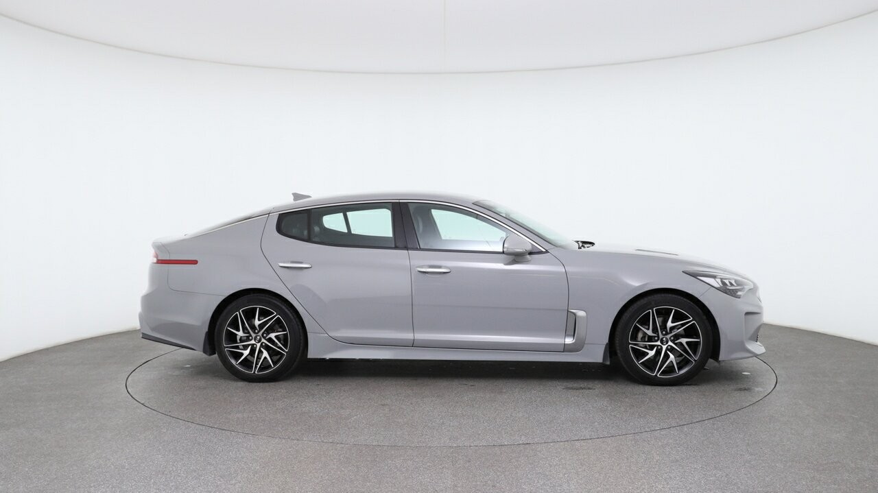 Kia Stinger image 3