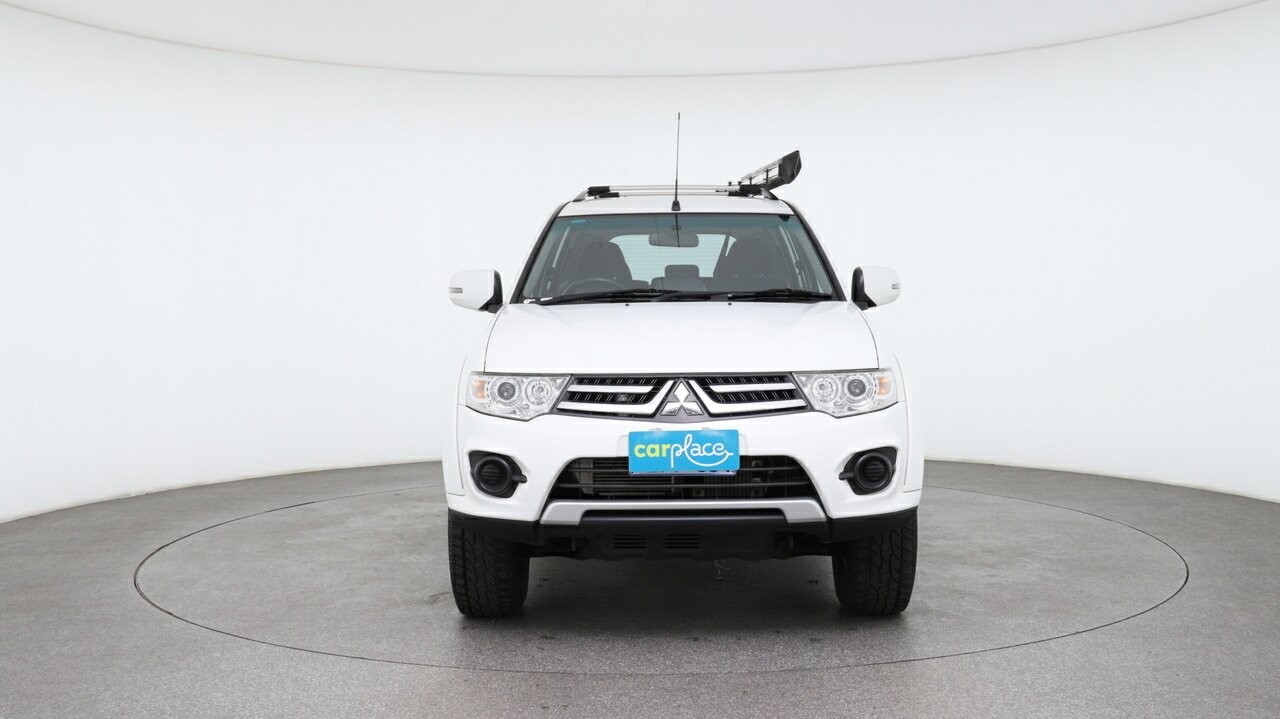 Mitsubishi Challenger image 2