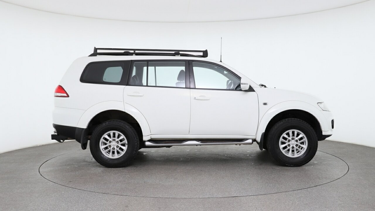 Mitsubishi Challenger image 3