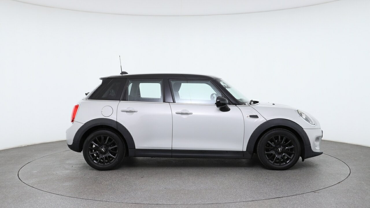 Mini Hatch image 3