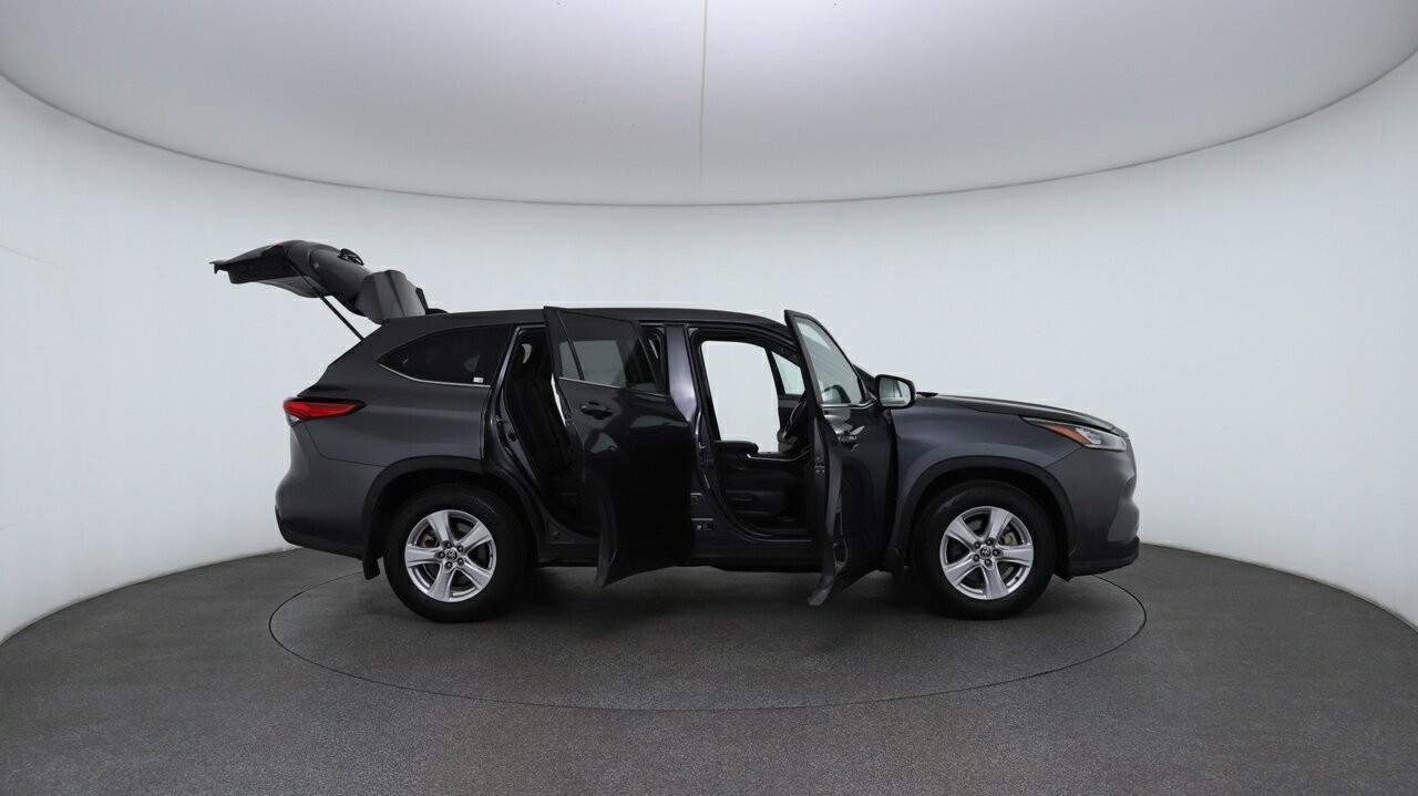 Toyota Kluger image 4