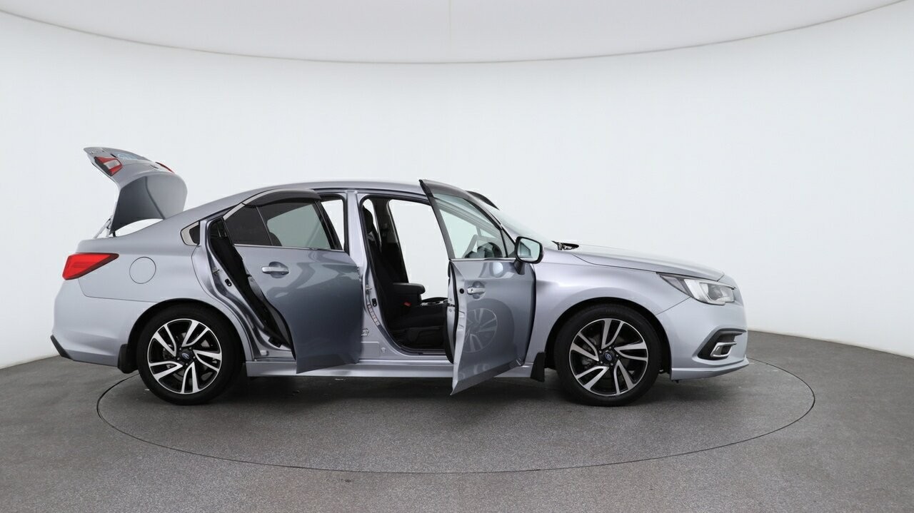 Subaru Liberty image 4