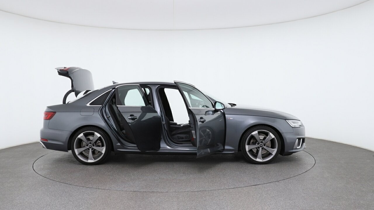 Audi A4 image 4