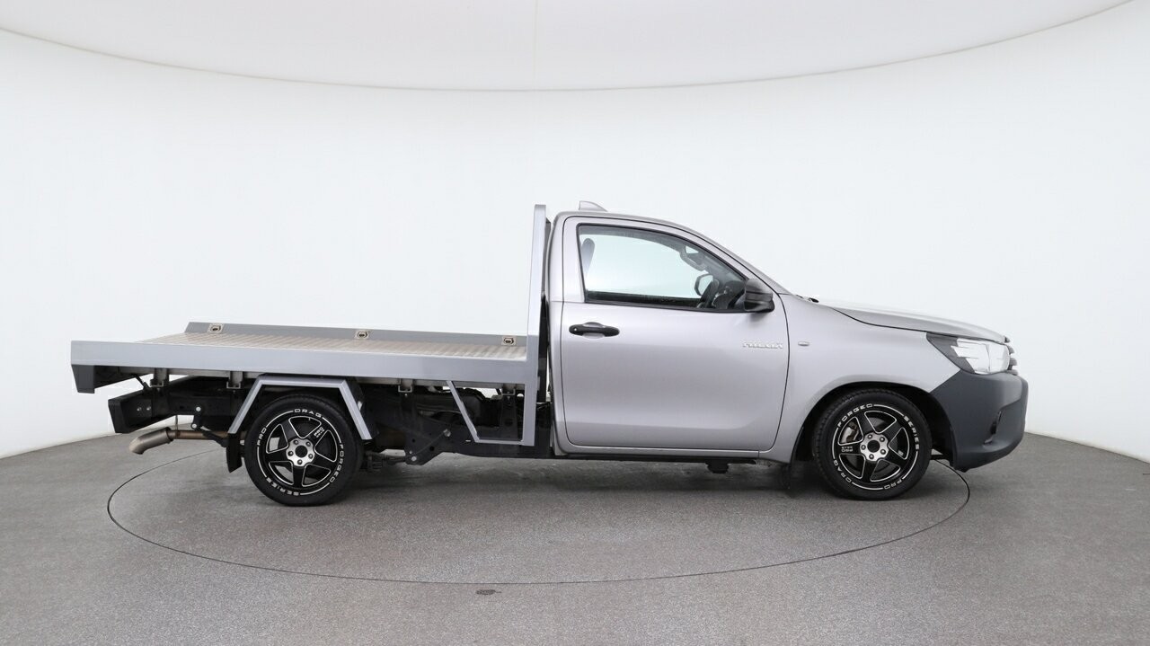 Toyota Hilux image 4
