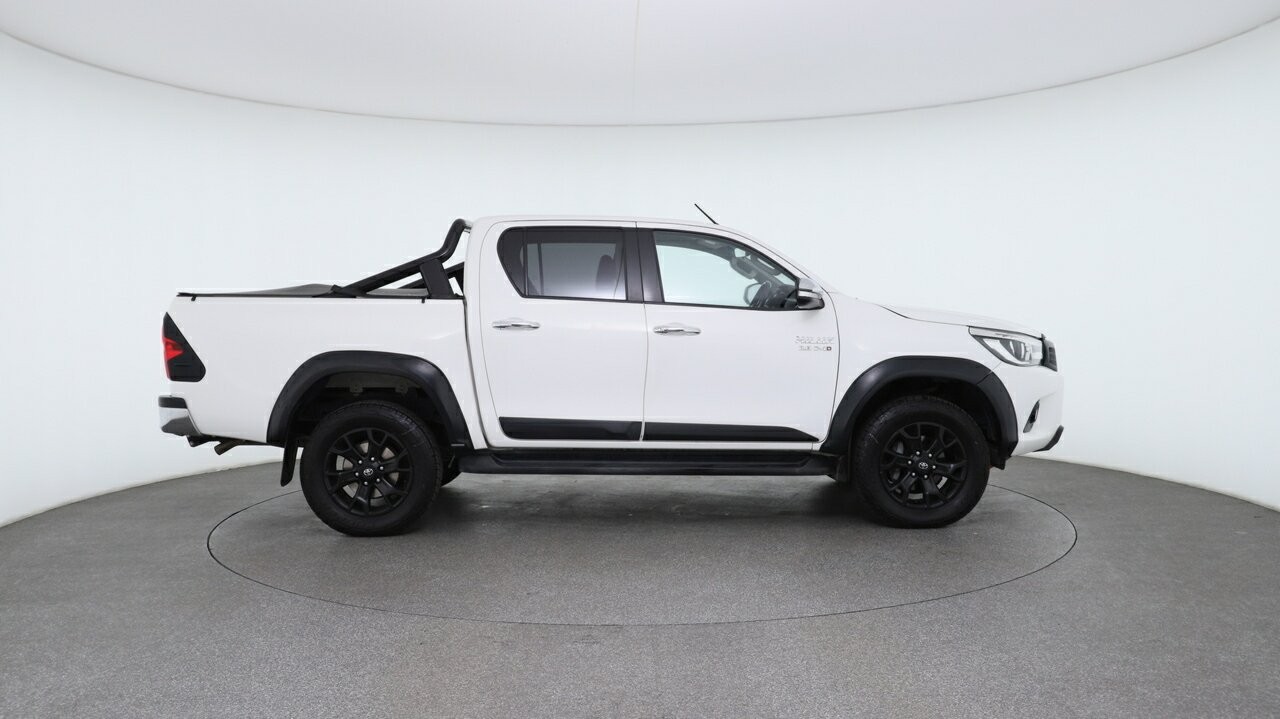 Toyota Hilux image 4