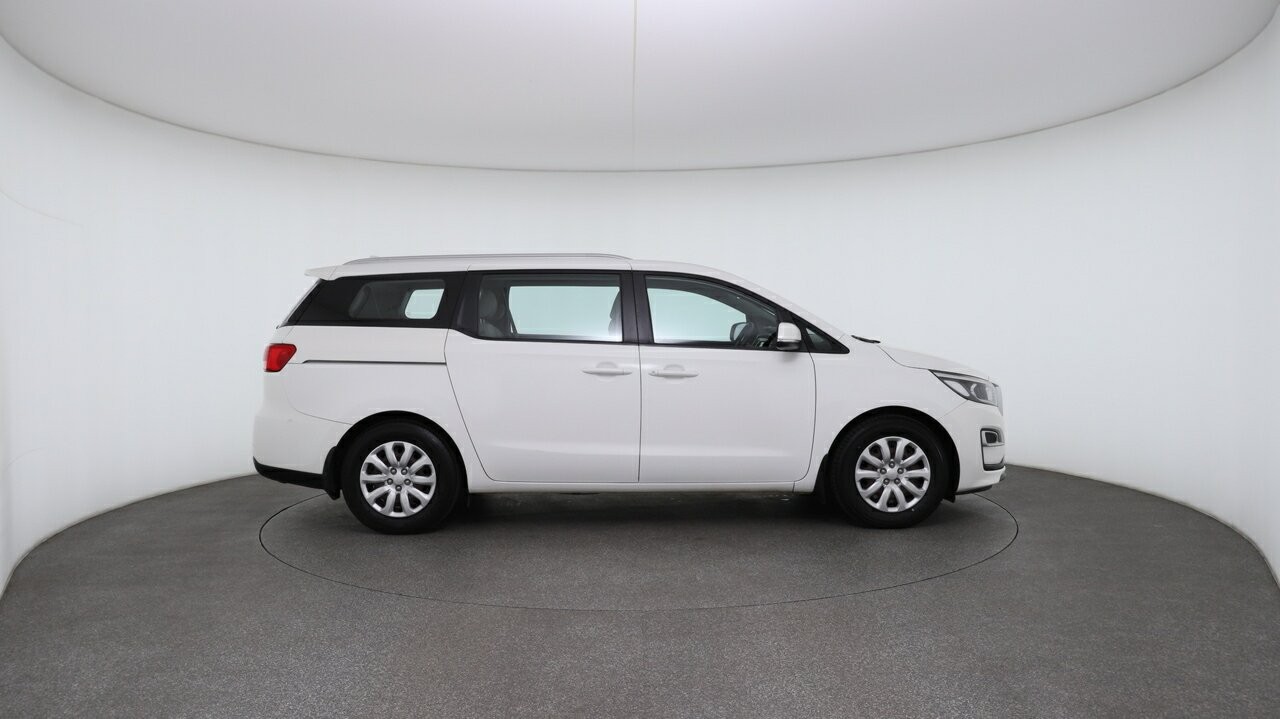 Kia Carnival image 3