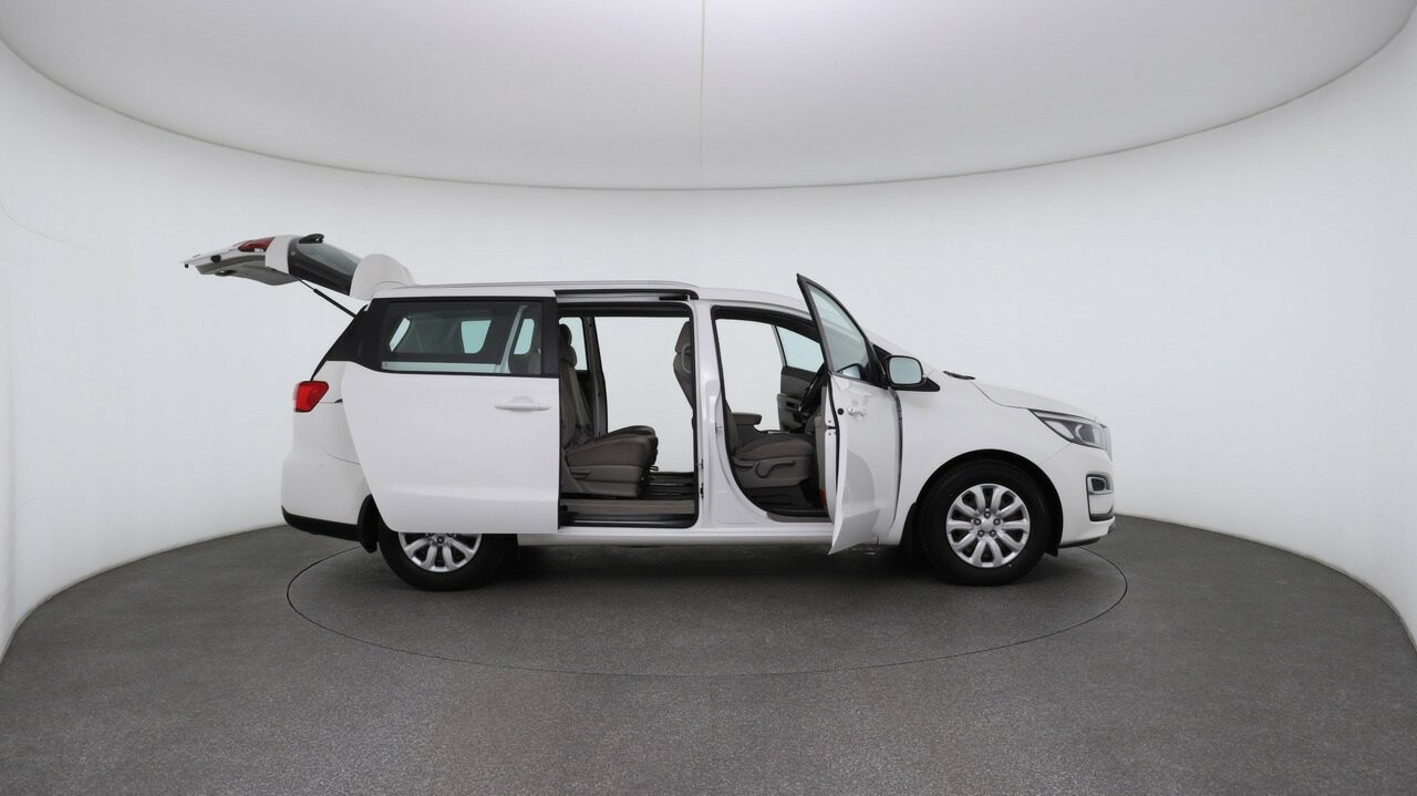 Kia Carnival image 4