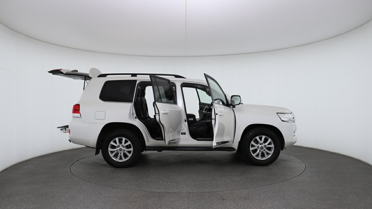 Toyota Landcruiser image 3