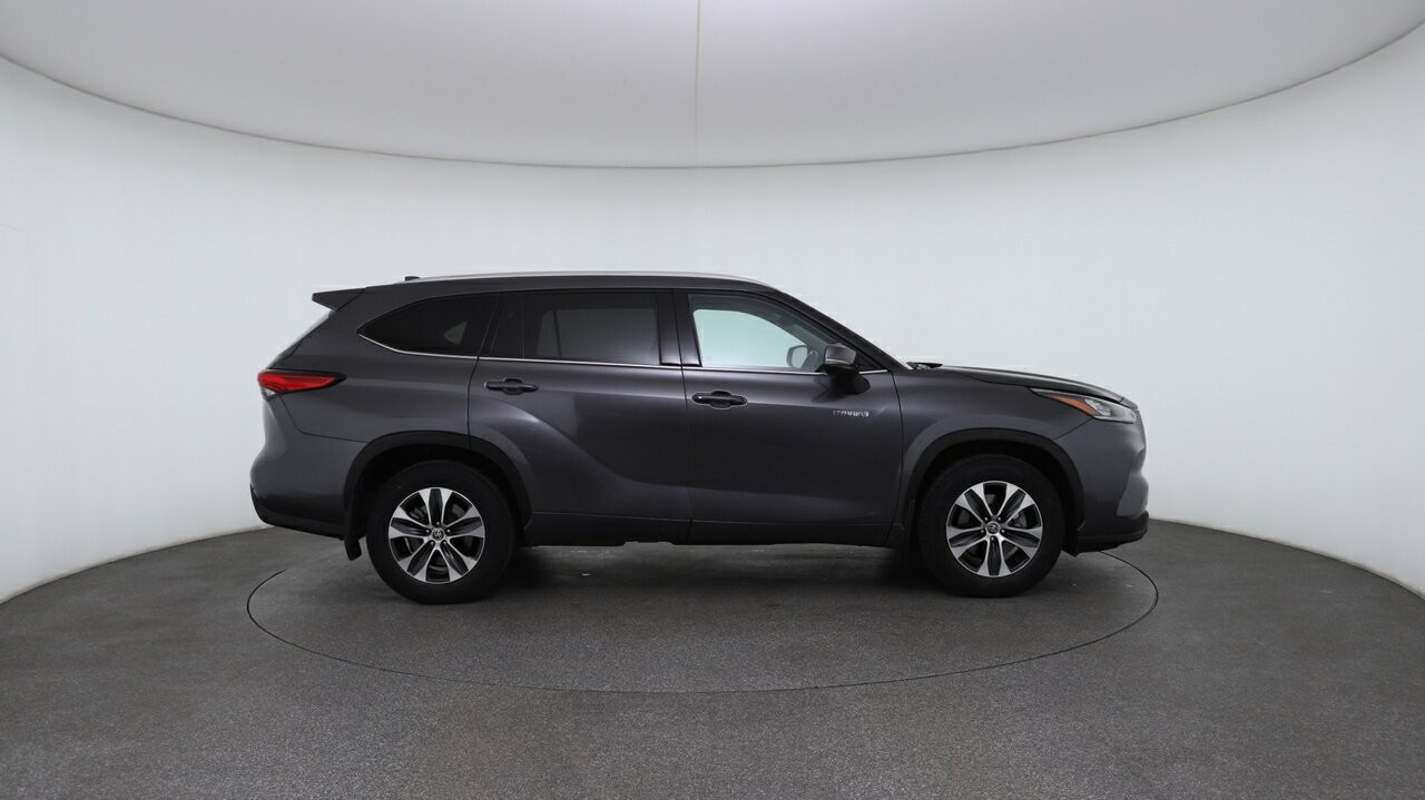 Toyota Kluger image 3