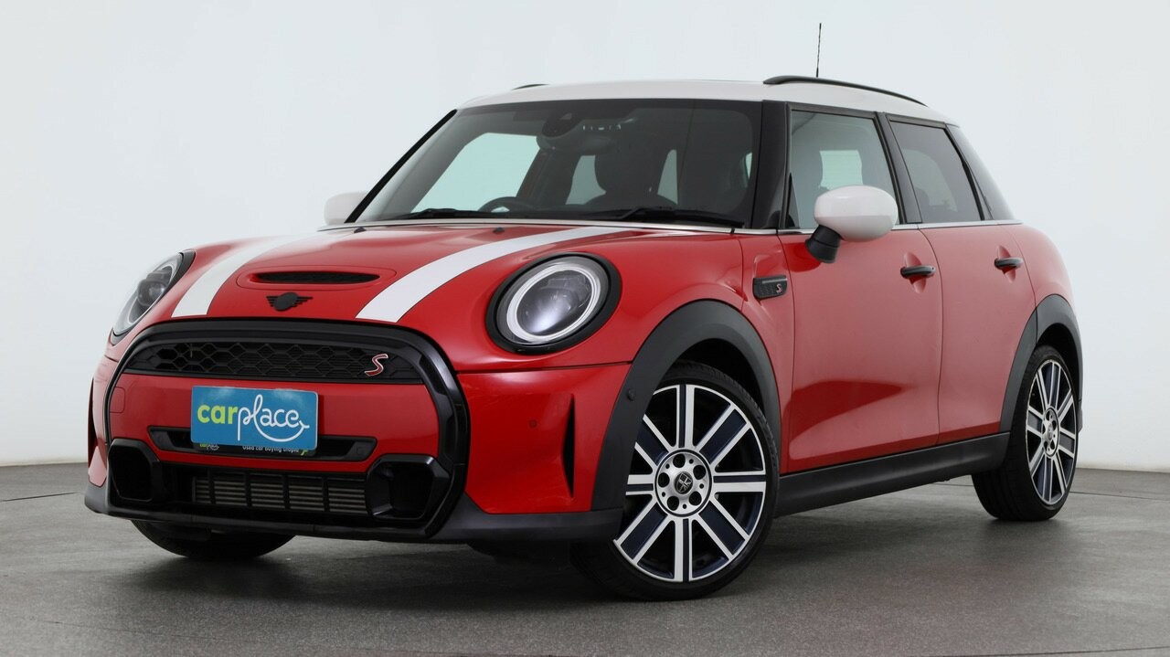 Mini Hatch image 1