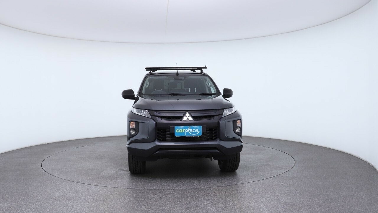 Mitsubishi Triton image 2