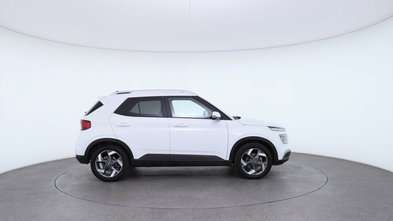 Hyundai Venue image 3