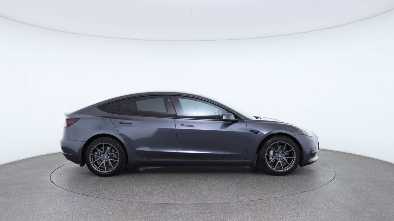 Tesla Model 3 image 3