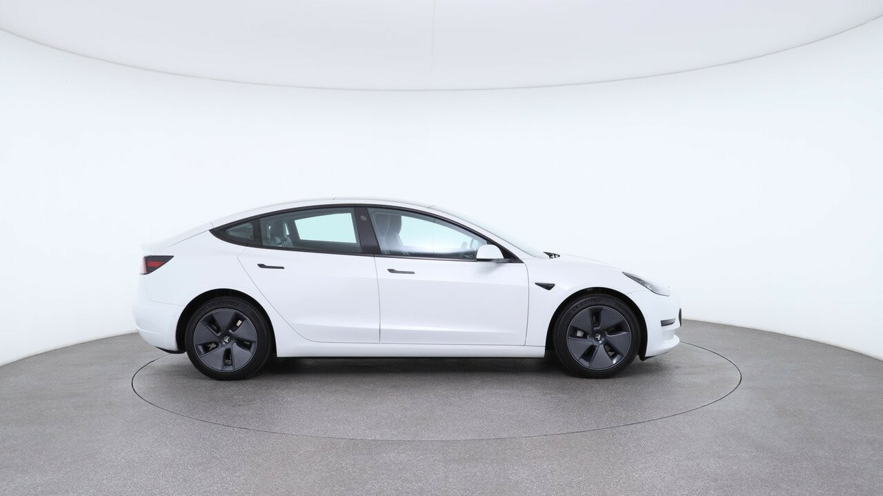 Tesla Model 3 image 3