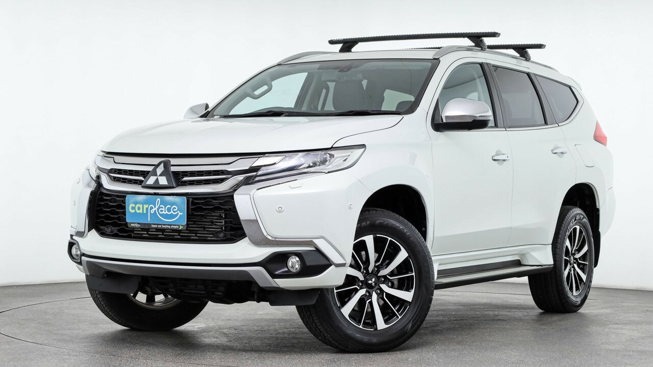 Mitsubishi Pajero Sport image 1