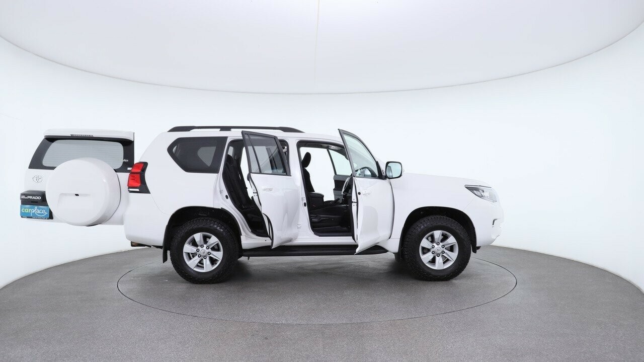 Toyota Landcruiser Prado image 4