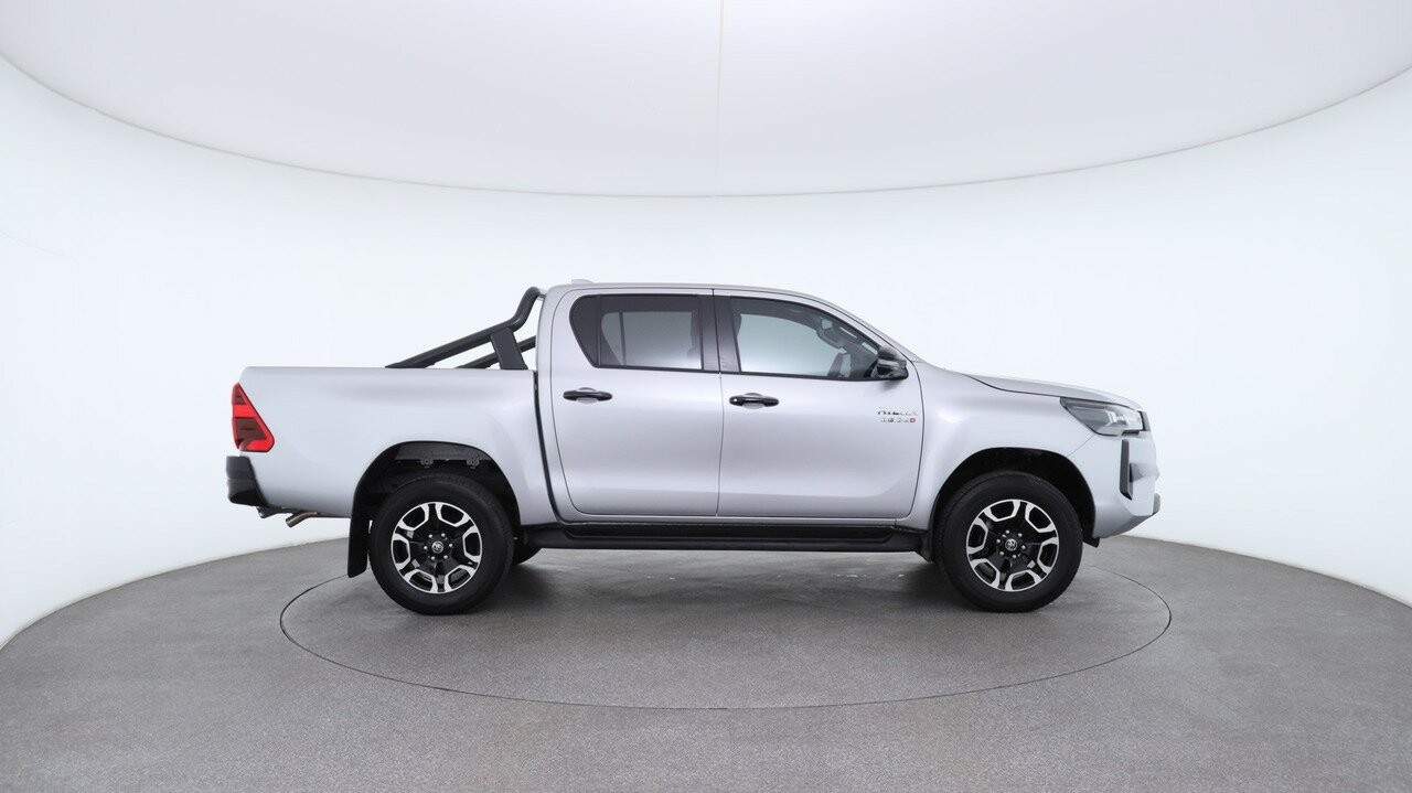 Toyota Hilux image 4