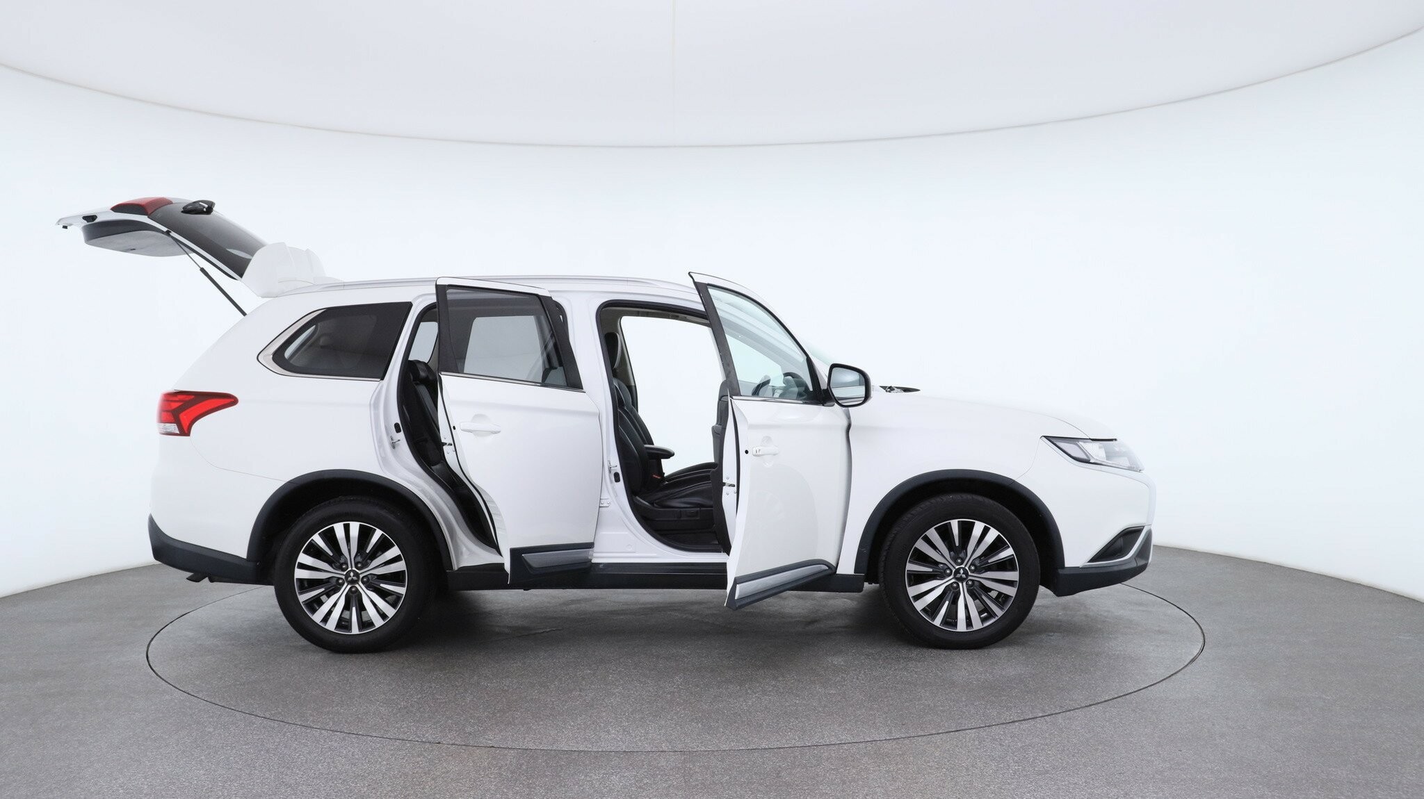 Mitsubishi Outlander image 4