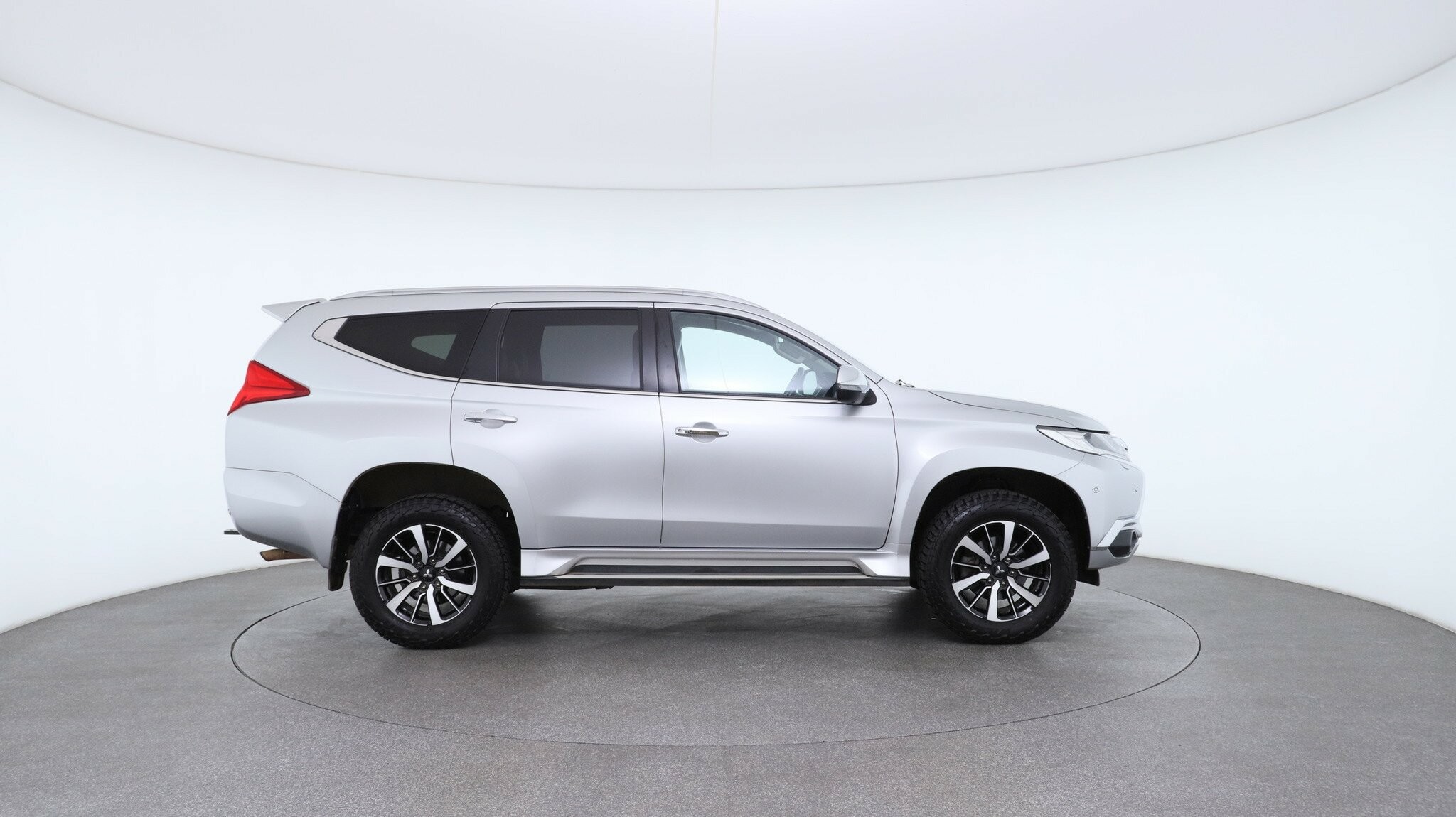 Mitsubishi Pajero Sport image 3