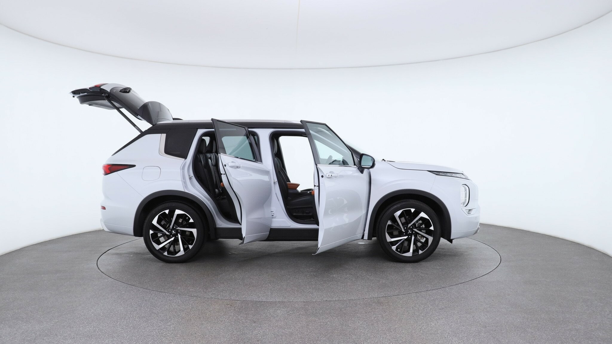 Mitsubishi Outlander image 4