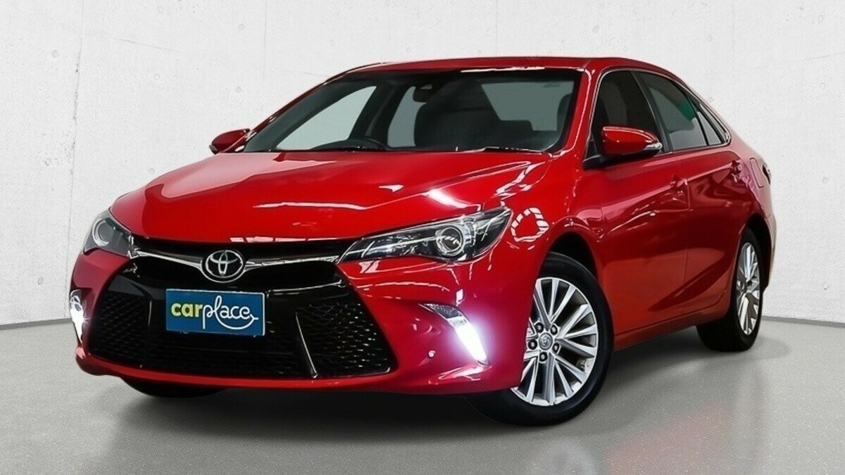 Toyota Camry image 2