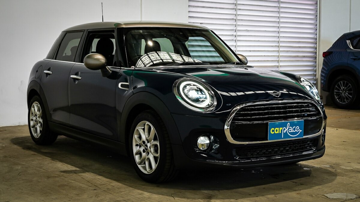 Mini Hatch image 3