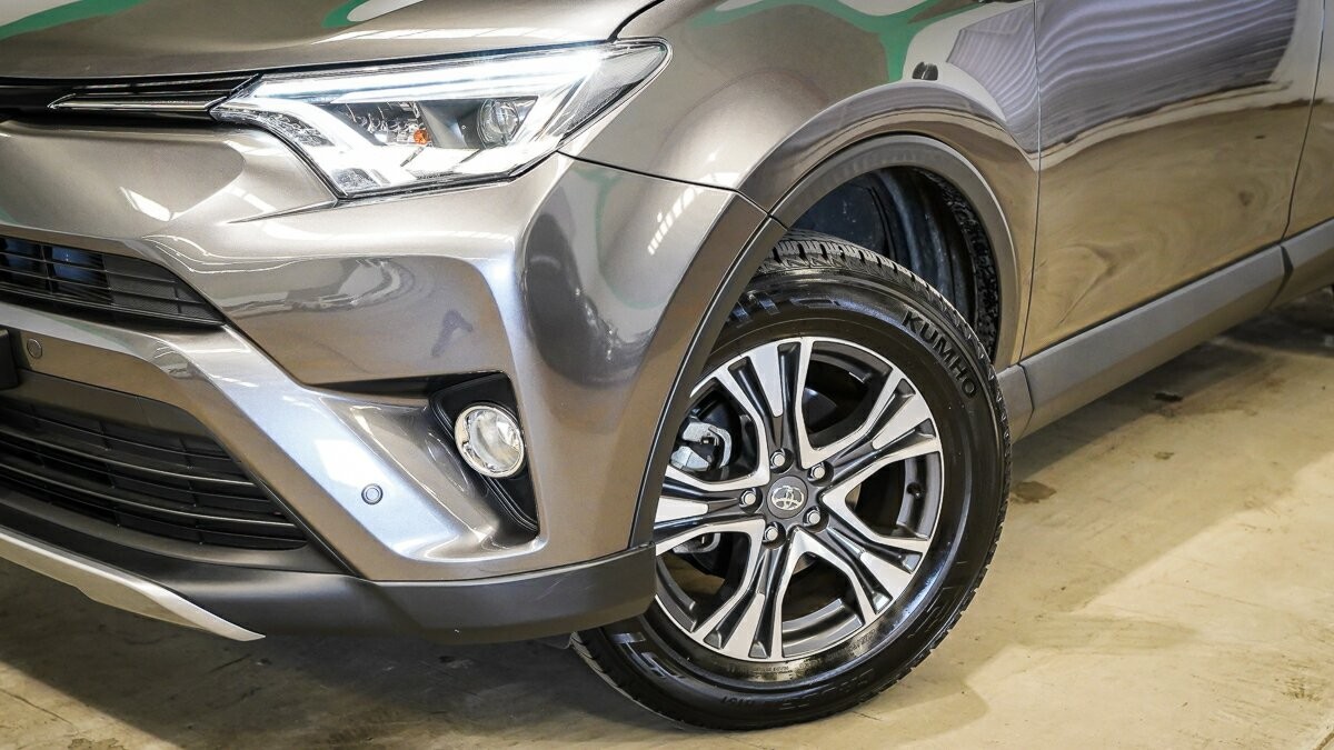 Toyota Rav4 image 3