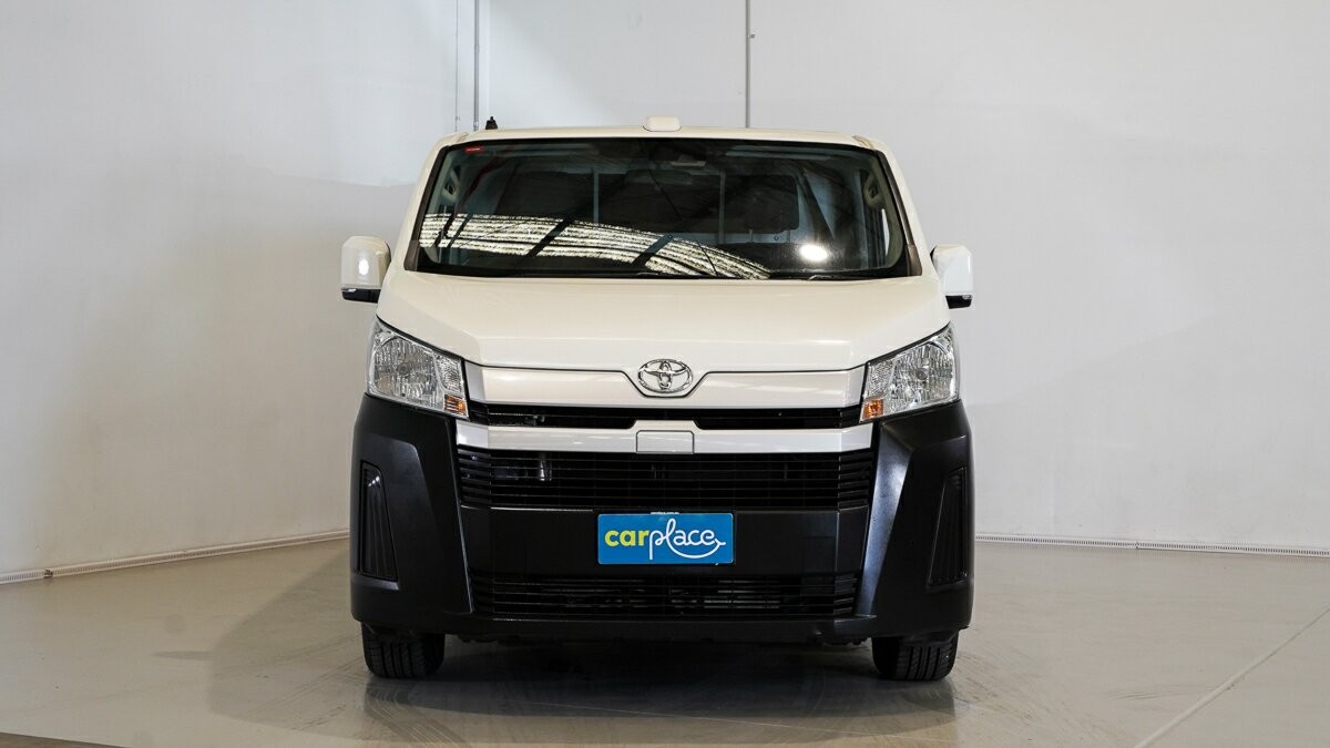 Toyota Hiace image 2