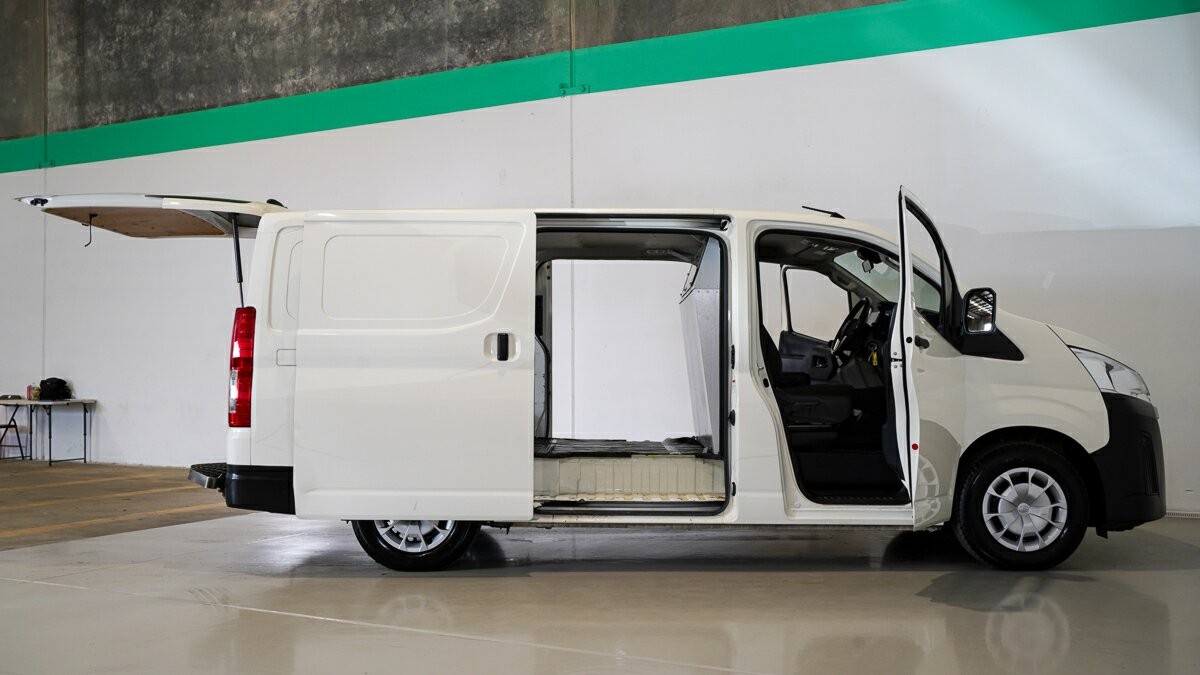 Toyota Hiace image 4