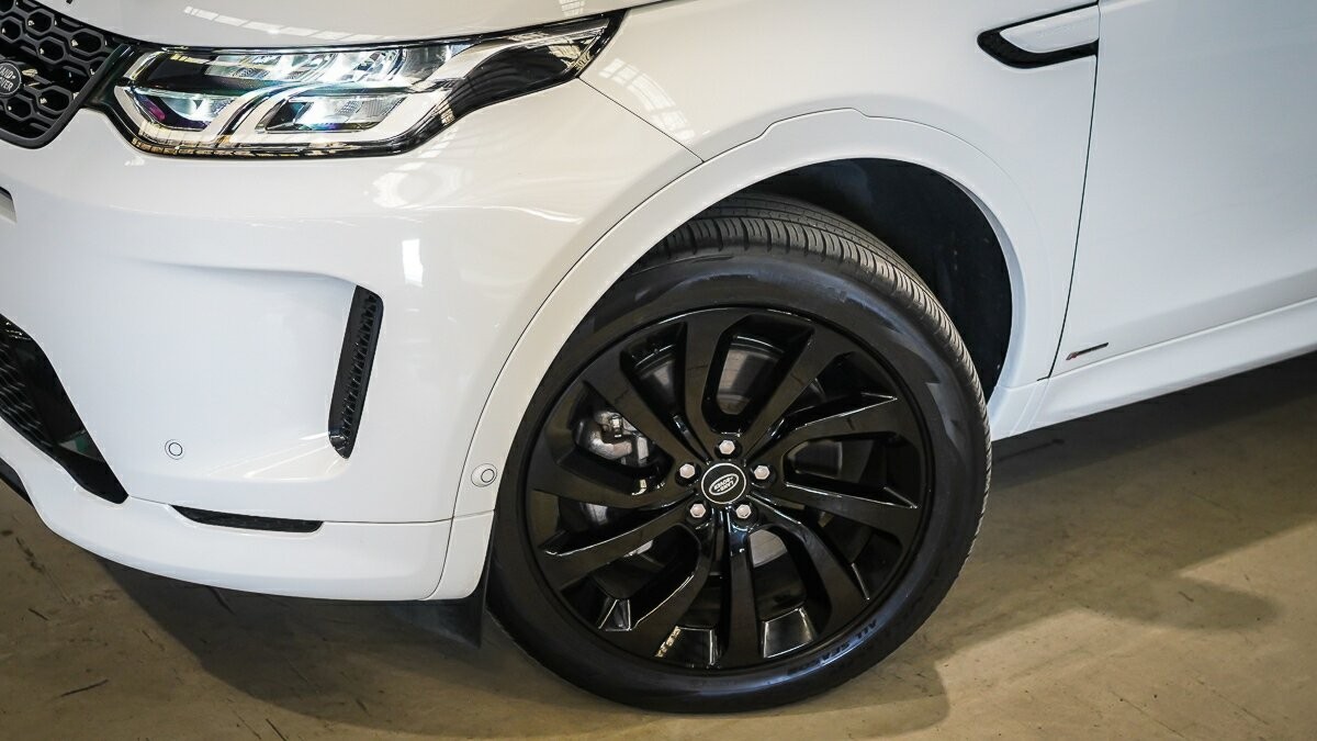 Land Rover Discovery Sport image 3