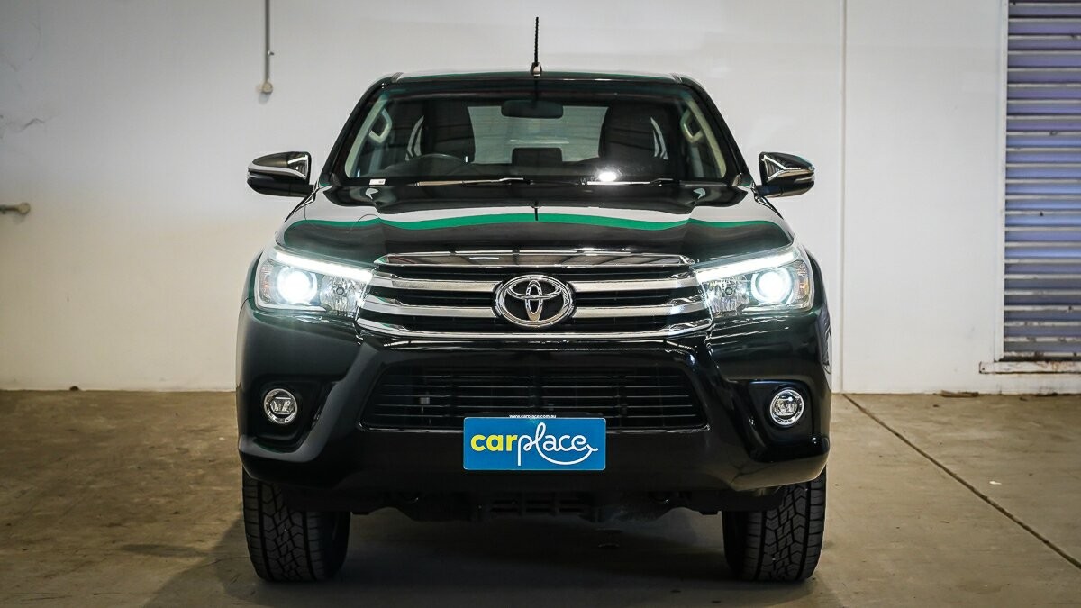 Toyota Hilux image 4