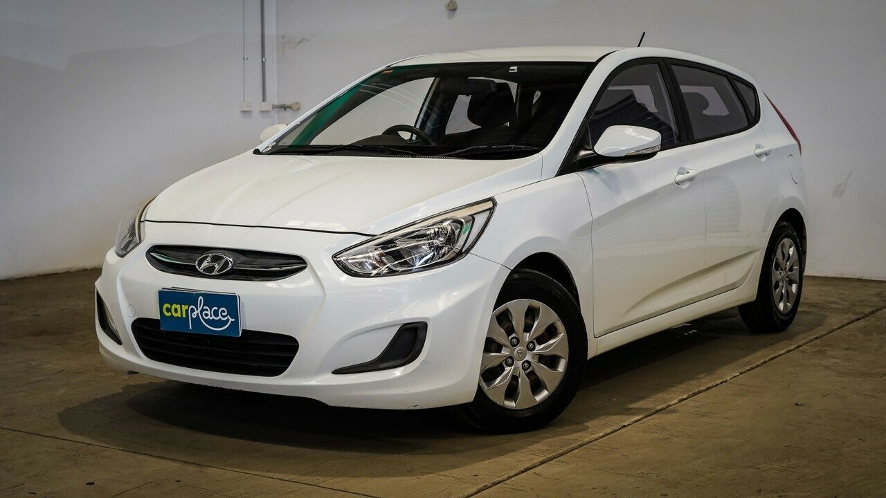 Hyundai Accent image 2
