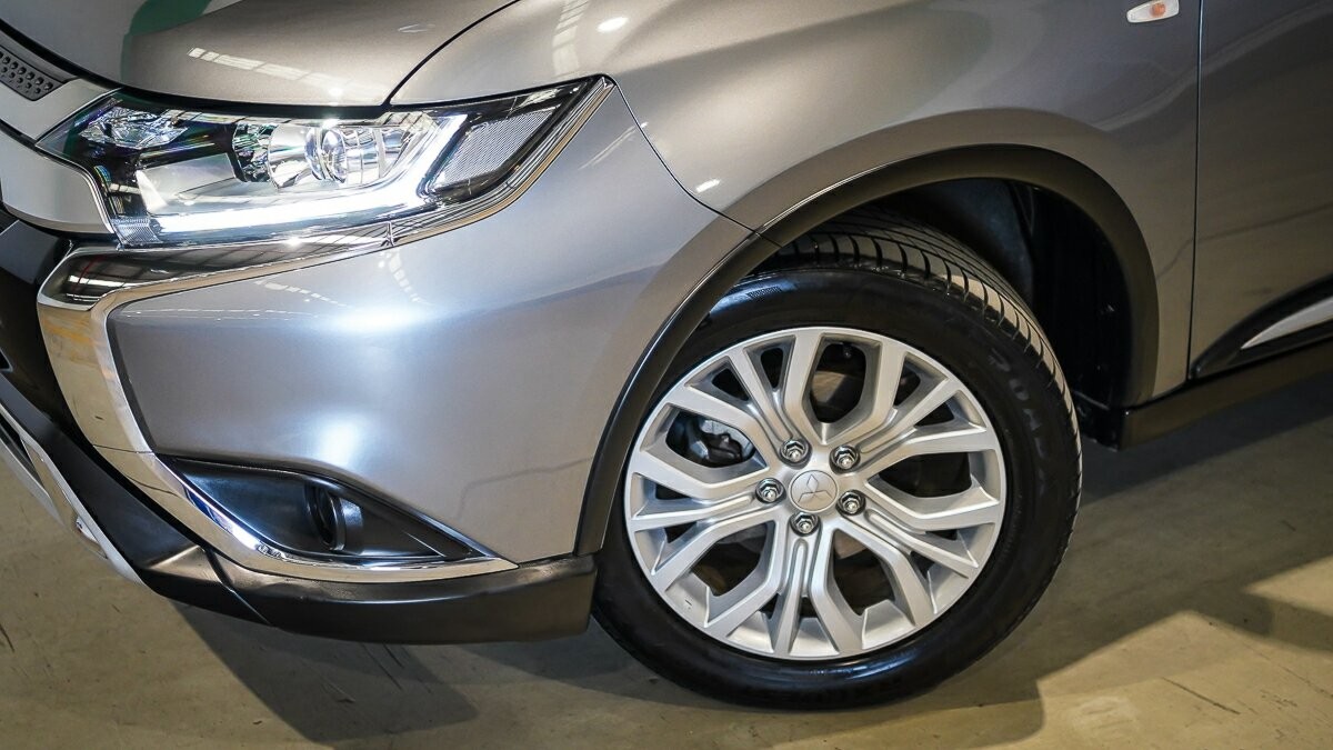 Mitsubishi Outlander image 3