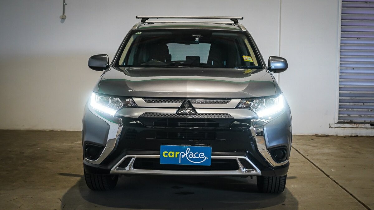 Mitsubishi Outlander image 4