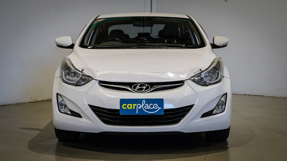 Hyundai Elantra image 2