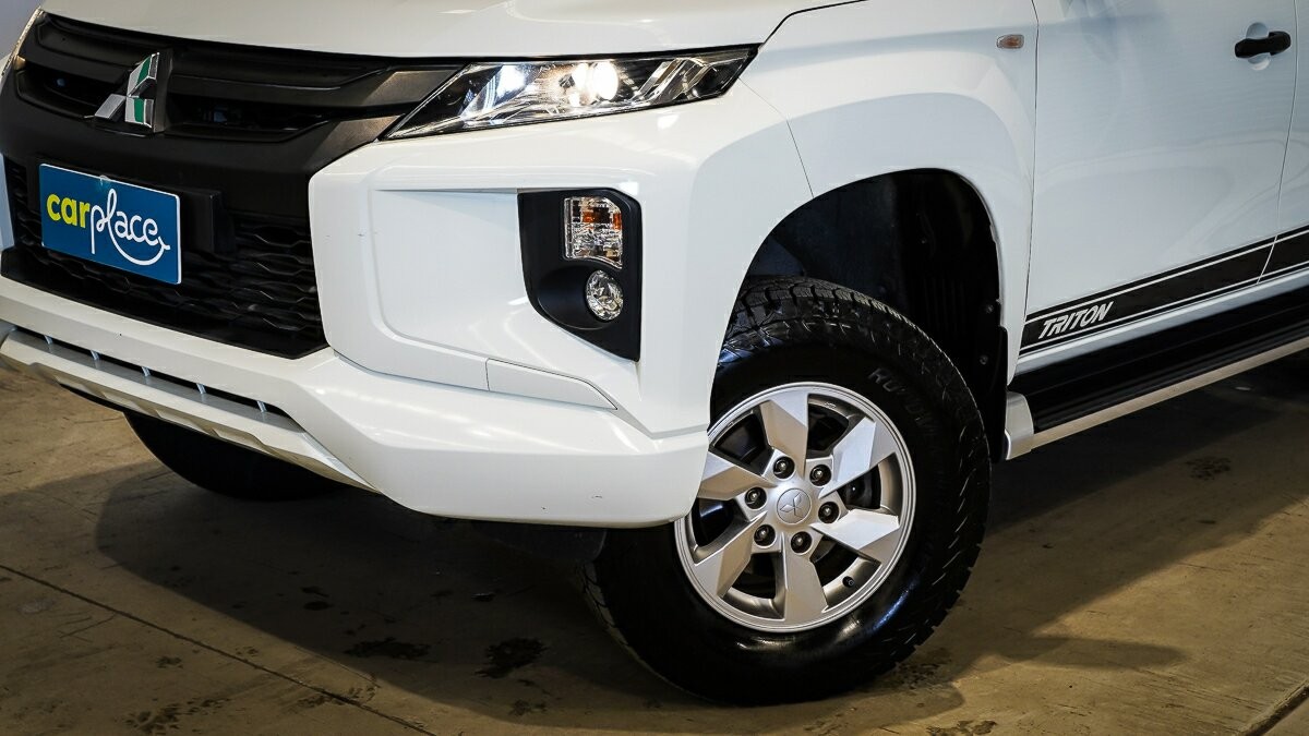 Mitsubishi Triton image 3