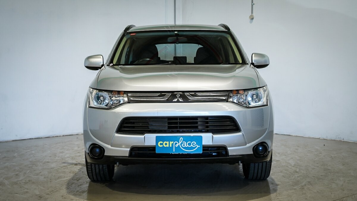 Mitsubishi Outlander image 2