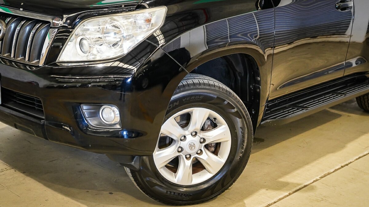 Toyota Landcruiser Prado image 3